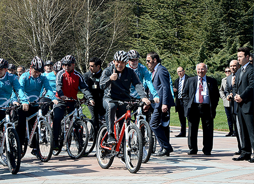 Cumhurbaşkanı Gül'ün Köşk'te bisiklet keyfi - Resim: 1