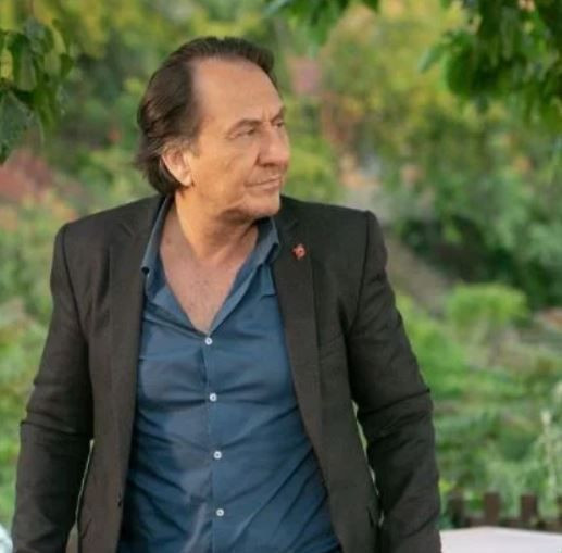 Arka Sokaklar Hüsnü Çoban gitti yerine başkası geldi! İşte Özgür Ozan'ın yeni tarzı - Resim: 1