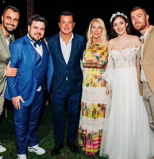 Eser Yenenler'in eşi Berfu Yıldız'a Acun Ilıcalı'dan dudak uçuklatan hediye - Resim: 2