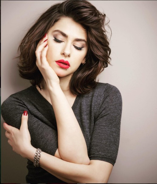 Nesrin Cavadzade'nin elbisesi İnstagram'da olay oldu - Resim: 1