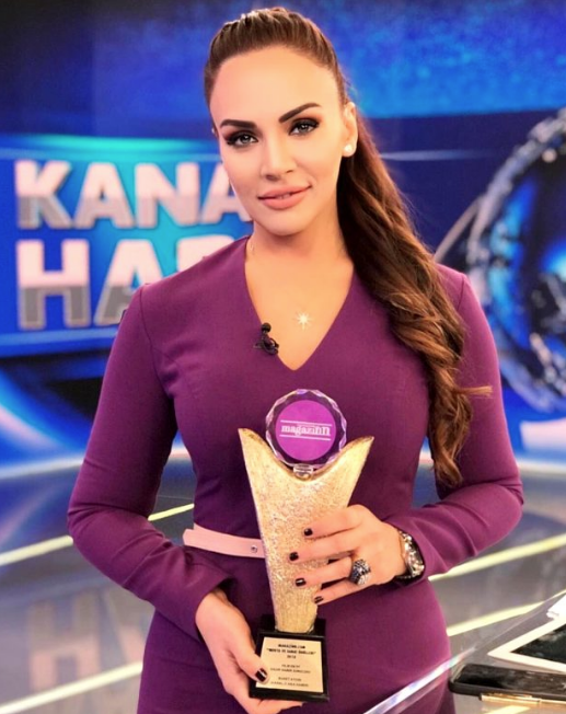 Buket Aydın maske kuralını hiçe saydı muhabirleri sallamadı - Resim: 1