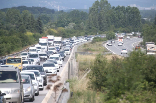 Bayram tatili sonrası dönüş başladı! İstanbul yönünde son gün trafiği - Resim: 2