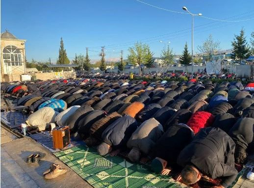 Bayram namazı sebebiyle Türkiye'de camiler doldu - Resim: 4