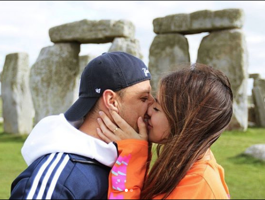 Yıldız futbolcunun sevgilisinden dudak dudağa paylaşım: "Senin için deliriyorum" - Resim: 2