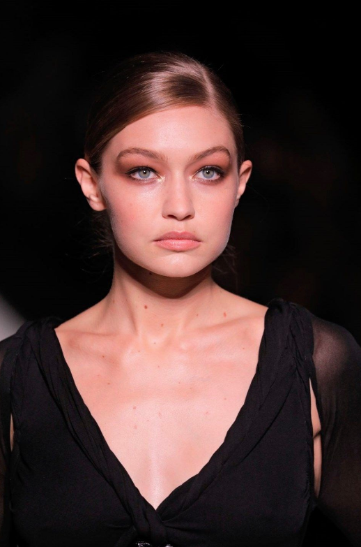 Gidi Hadid paylaştığı fotoğraf nedeniyle davalık olunca isyan etti - Resim: 4