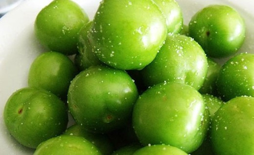 Baharın habercisi erik tezgahlarda! Fiyatı altını bile solladı - Resim: 1