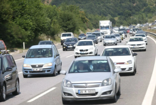 Bayram tatili sonrası dönüş başladı! İstanbul yönünde son gün trafiği - Resim: 3