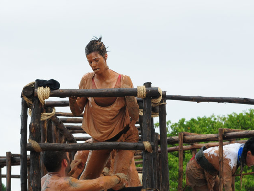Survivor'da ünlüler çamura battı - Resim: 4