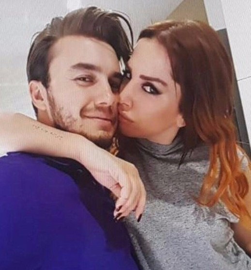 Mustafa Ceceli'den evlilik sonrası ilk kare! Detaya dikkat - Resim: 2