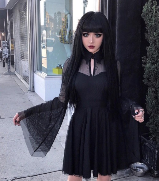 Sırf Barbie'ye benzemek için her gün bunu yapıyor! - Resim: 1