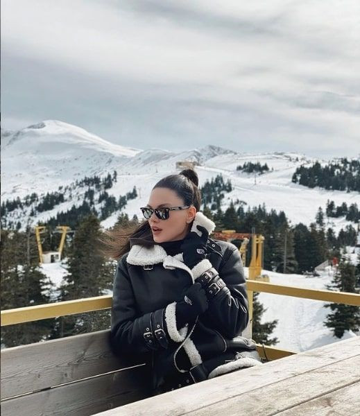 Tolgahan Sayışman'ın eşi Almeda Abazi karnı burnunda pozunu verdi beğeni yağdı - Resim: 2