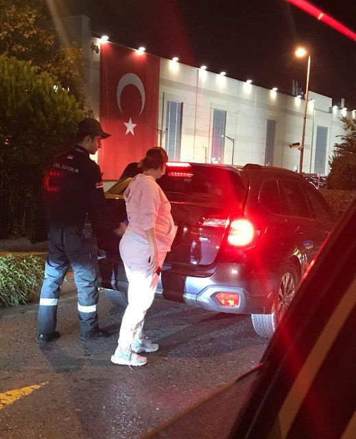 8 aylık hamile Hazal Kaya'yı arabadan indirtti! Bagaj krizi - Resim: 2