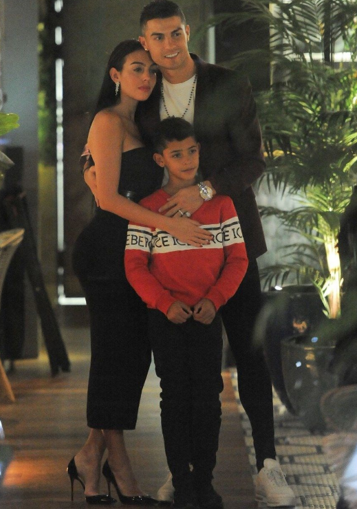 Cristiano Ronaldo 15 dakikada servet harcadı!  - Resim: 1