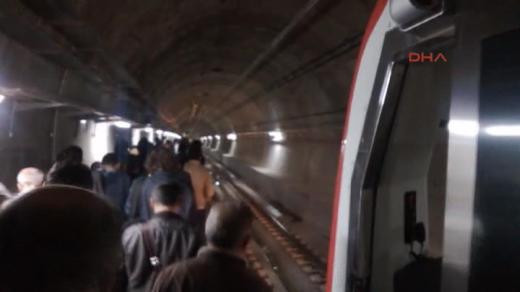 Boğazın altında tabana kuvvet  - Resim: 1