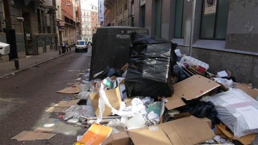 Madrid sokaklarında çöpler dağ gibi büyüyor - Resim: 3