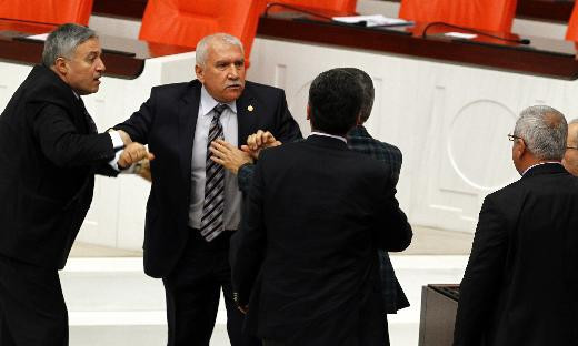 Esad tartışmasında yumruklar konuştu - Resim: 3