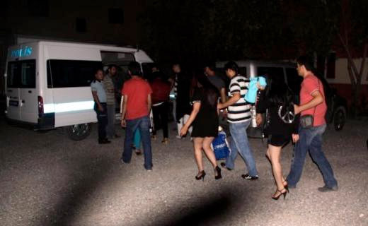 Fuhuş operasyonunda akıl almaz yöntem! - Resim: 3