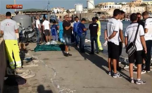 İtalya açıklarında göçmen teknesi battı - Resim: 1