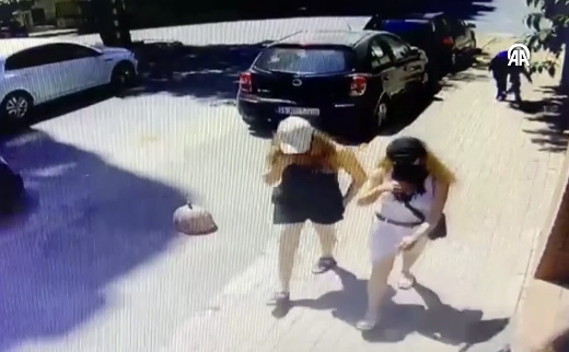 Evlere girip 750 bin TL değerinde ziynet eşyası çaldılar, kendilerini böyle gizlediler! İçlerinden biri tutuklandı - Resim: 0