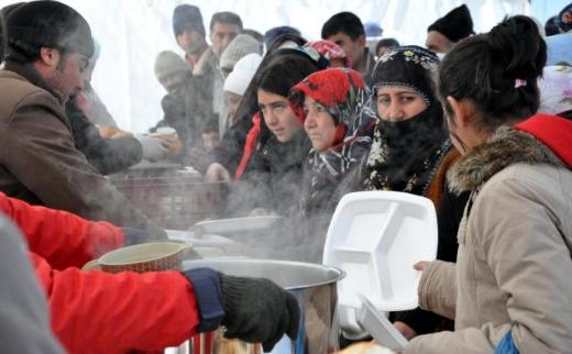 Depremzedelerin suyu bile dondu - Resim: 4
