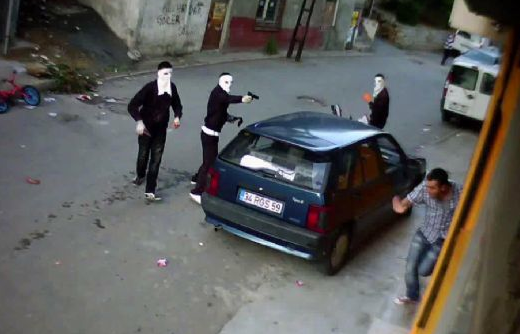 PKK yandaşları silah çekti - Resim: 1