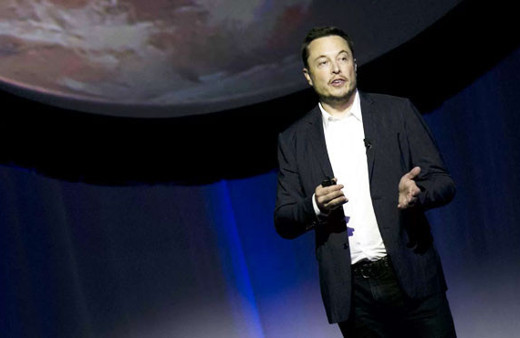 Elon Musk çok beklenilen uzay elbisesini sonunda tanıttı