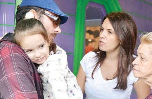 Yeşim Salkım’ın kızı  kafe açtı