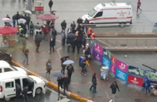 Taksim Metrosu'nda panik ambulans ve polis geldi