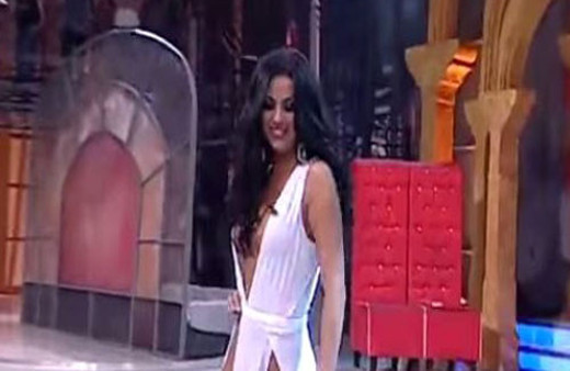 Rumen güzelin iç çamaşırsız kıyafeti yürek hoplattı