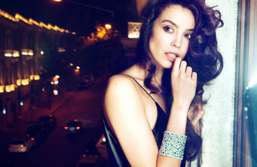 Azra Akın estetik yaptırdı mı?