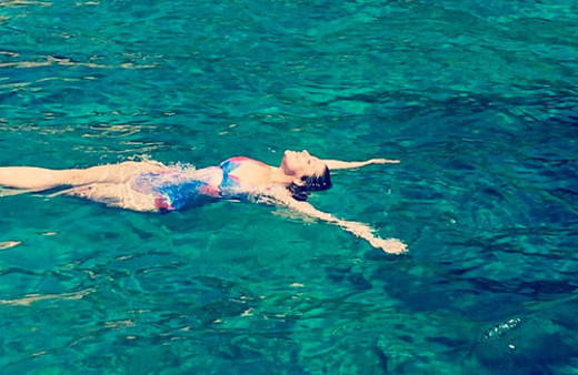 Pelin Öztekin 68 kilo verdi bikiniyi giydi!