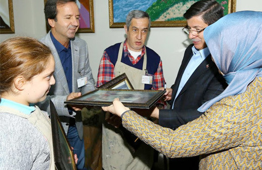 Başbakan Davutoğlu'na engellilerden sürpriz