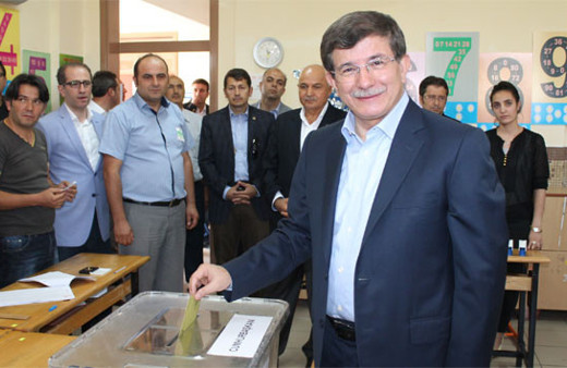Davutoğlu'nun sandık başında dili sürçünce...