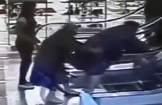 Yürüyen merdivene böyle binince...