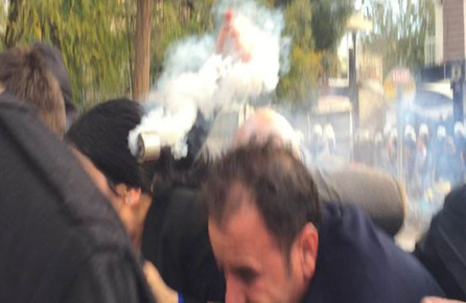 Figen Yüksekdağ'ın kafasına biber gazı isabet etti