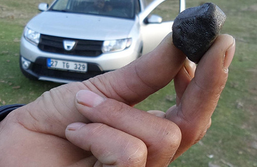 Gökten düşen taşla araba satın aldı