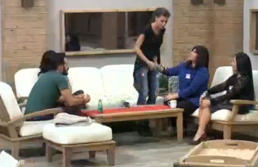 Kısmetse Olur'da Melis'ten Erdem'in annesine şok hareket! 