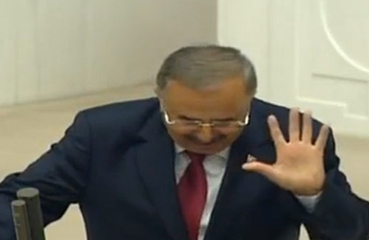 Milletvekili yemin metnini unutunca