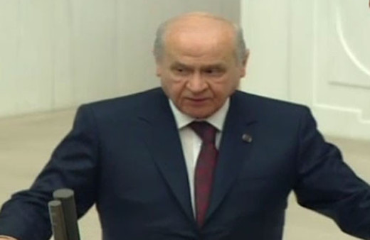 Bahçeli Ak Partili milletvekllerini selamladı