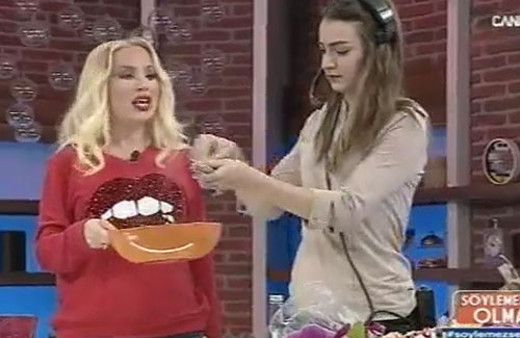 Lerzan Mutlu ada çayıyla meslektaşlarının nazarını kovdu