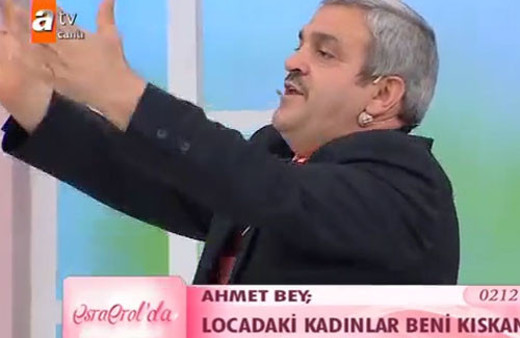 Kadınlar beni kıskanıyor dedi, ortalık birbirine girdi!