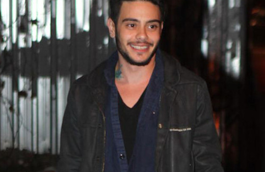 Rüzgar Erkoçlar'ın ilişki durumu karışık