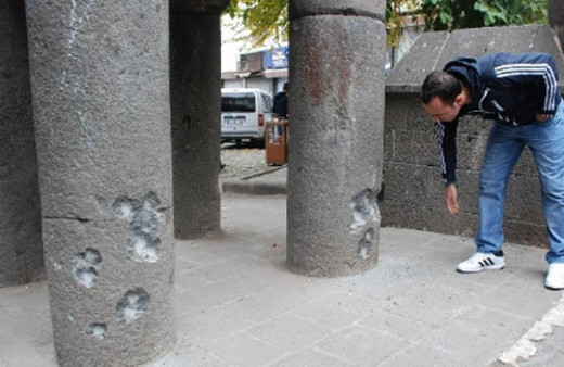 Diyarbakır'daki çatışmalarda tarihi minare hasar gördü