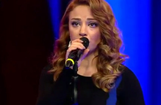 Sesiyle herkesi hipnoz etti!