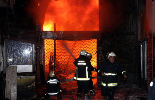  Manisa'da cep telefonu yangın çıkardı