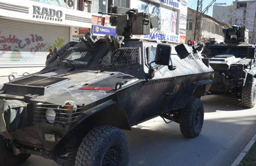 Van'da Öcalan eylemine müdahale! 22 gözaltı!
