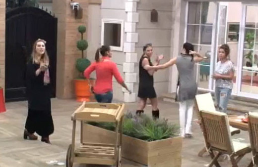 Kısmetse Olur'da kavga ! Gelin adayları bir olup...