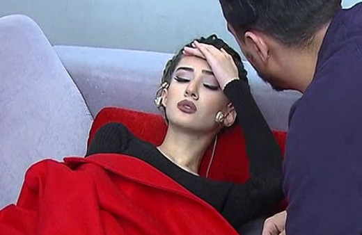 Sima Şerafettinova stüdyoda fenalaştı! 