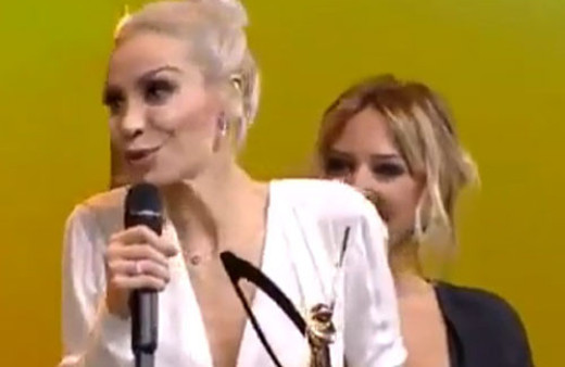 Öykü Serter'in 'Beyaz' sitemine cevap gecikmedi!