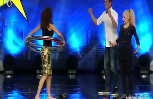 Yetenek Sizsiniz Türkiye jürisinin hulohop denemesi